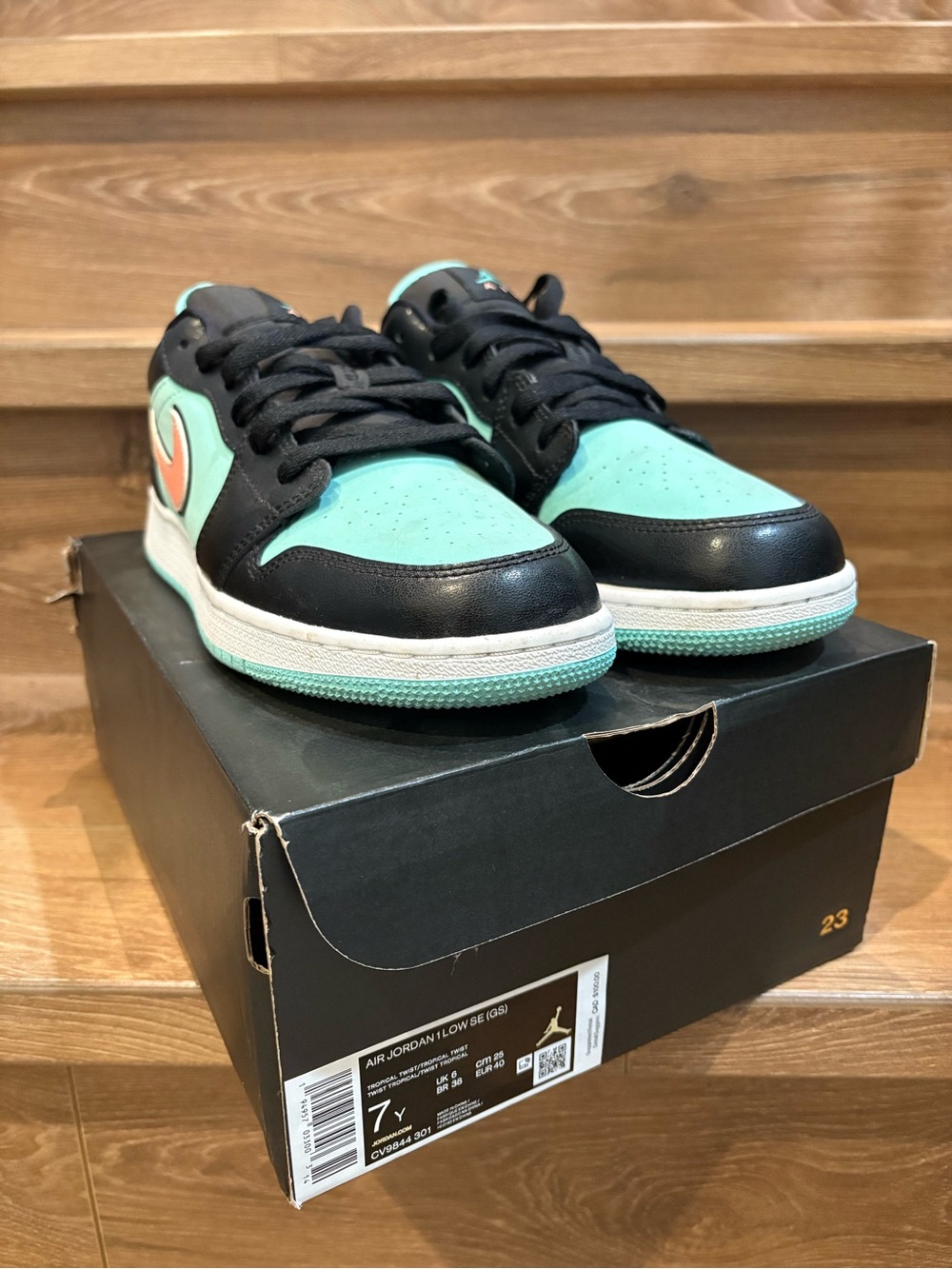 Nike Kids Low-Top Sneakers in Teal and Black with Coral Swoosh - Picture 2 of 3